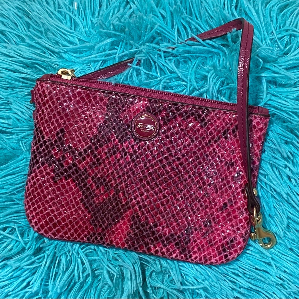 👛 Coach Snakeskin Clutch- Like New 😍